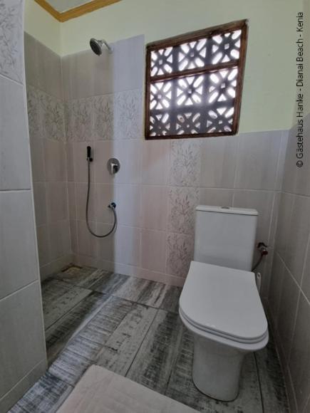 Apartmenthaus Salama Villen In Diani Diani Beach Exteriör bild