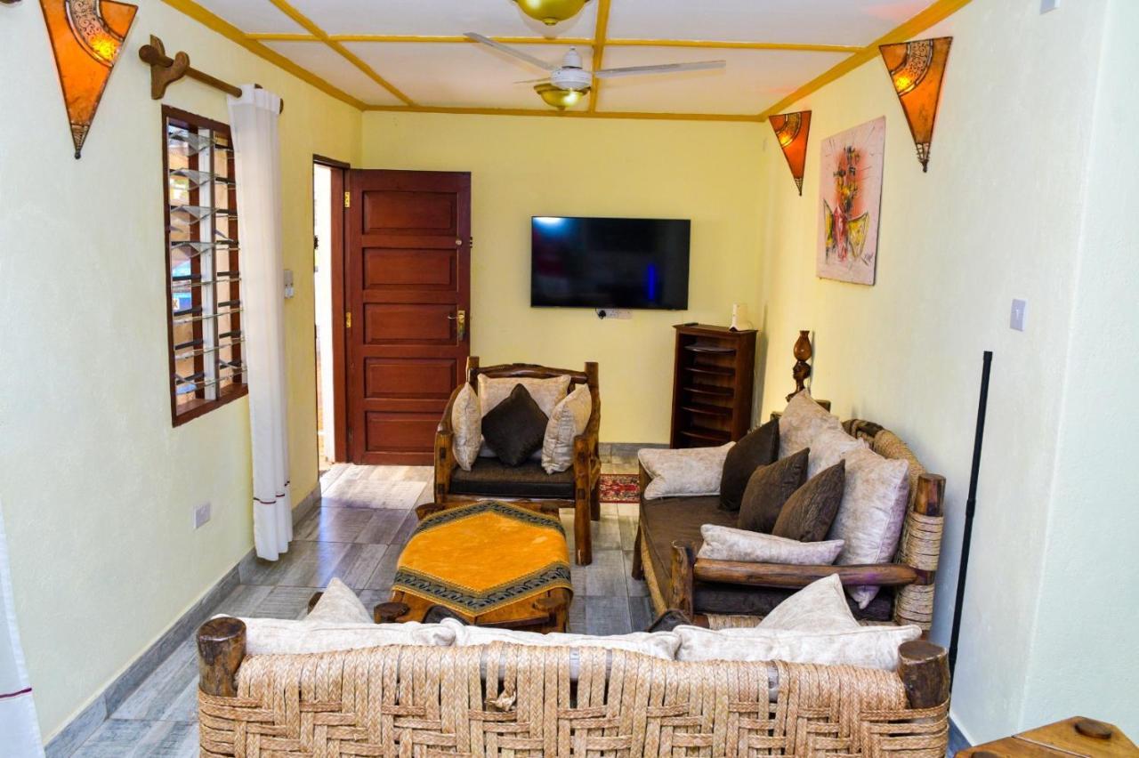 Apartmenthaus Salama Villen In Diani Diani Beach Exteriör bild