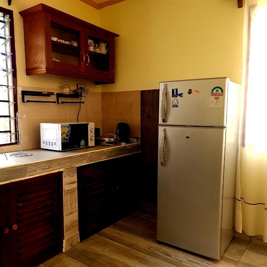 Apartmenthaus Salama Villen In Diani Diani Beach Exteriör bild